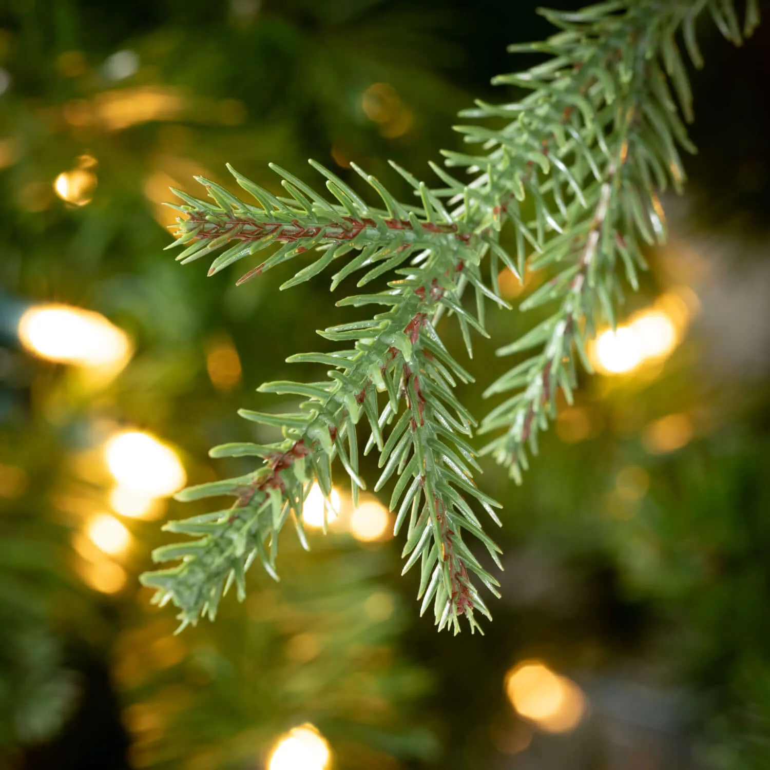 7.5' Lighted Natural Pine Tree