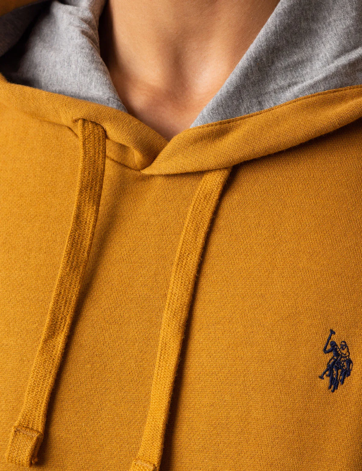 CLASSIC PULLOVER HOODIE