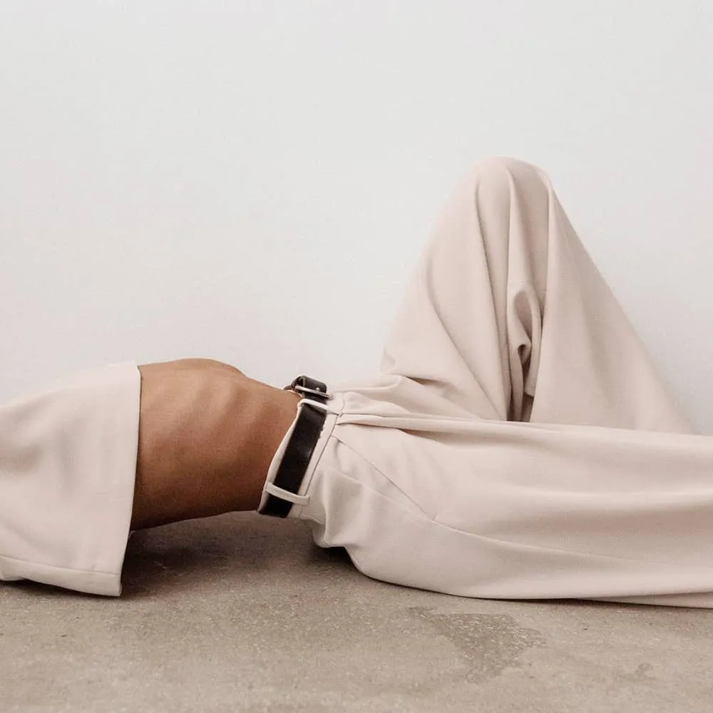 Two-piece leisure suit with round neck and wide legs