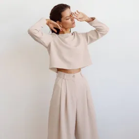 Two-piece leisure suit with round neck and wide legs